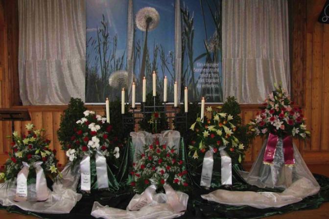 Dekoration für Beerdigung Bestattung Zehner