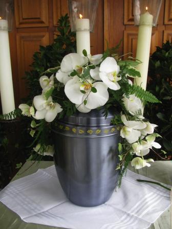 Blumenschmuck für Beerdigungen von Bestattungen Zehner