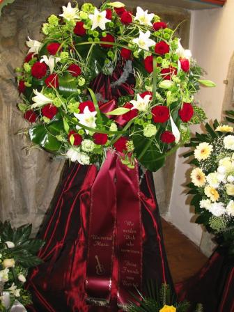 Blumenschmuck für Beerdigungen von Bestattungen Zehner