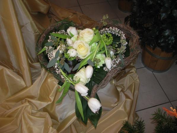 Blumenschmuck für Beerdigungen von Bestattungen Zehner